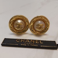 Chanel vintage珍珠Logo夾式耳環