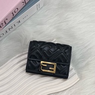 FENDI 黑牛皮金扣壓紋三折短夾