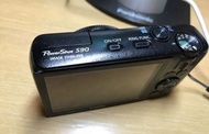 Canon Powershot S90 體積輕巧，大光圈金屬機身