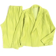 成色極佳 ▼HOMME PLISSE(ISSEY MIYAKE)褶襉男裝 HP03JD240 HP03JF241 格紋褶襉夾克和闊腿褲套裝，黃/綠，1 碼，正品，男士