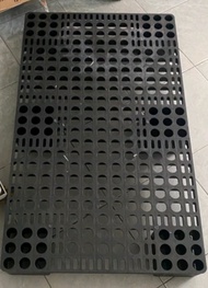 PALET NHỰA KÊ  SÀN  60*1m có chân)