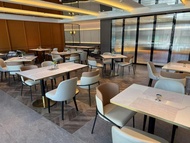 Homeinn Plus Hotel (Daqing Tieren Square)