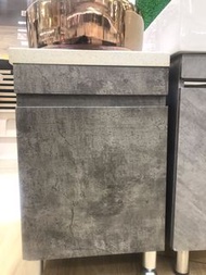 不銹鋼岩石灰色櫥櫃和石英石帶金水槽 W18 X D18 X H 30 英寸