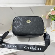 Coach New Style All-Match Fashion Small Square Bag Simple Temperament Handbag Casual All-Match One-Shoulder Portable Messenger Bag Size 20 * 12.5 * 8.5cm SY