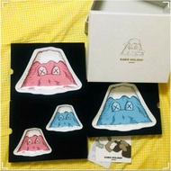 Kaws holiday Japan 碟 KAWS