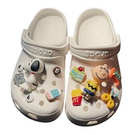 ชุด Snoopy Crocc jibitz อุปกรณ์เสริมรองเท้าแบบ Diy รองเท้า Ins สติกเกอร์ตกแต่งรองเท้า Crocc Clog jibitz หัวเข็มขัดรองเท้าสำหรับ Croc Charm Pin