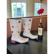 Cowboy Leather Shoes With Cute Flower Embroidery.