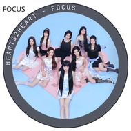 GANTUNGAN HEARTS2HEARTS PIN FOCUS 58 MM KEYCHAIN KPOP KEYCHAIN UNOFFICIAL H2H ANA CARMEN IAN