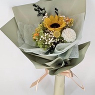 畢業季主題花卉 綠色系畢業花束/永生向日葵擴香索拉乒乓菊花束
