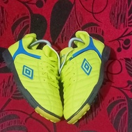 sepatu futsal umbro original