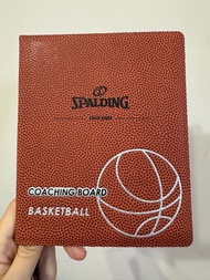全新現貨2025 Spalding 籃球 戰術板 教練 Basketball coach board 籃球 球面粒粒 皮套 教練戰術板 BF8 可開單 未開17*14CM 打開28*17cm