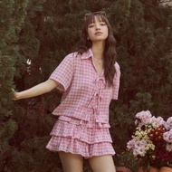 lookbooklookbook ruffle top margenta scott