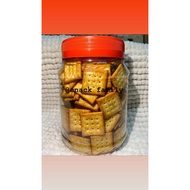 Biskut Tawar Keras/ Crunchy Soda Biscuit/ 中苏打饼 Biscuit Tawar Kecil/ 小梳打饼 (Timbang) 500gm/ 1kg