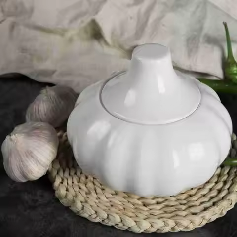 Ceramic Garlic Jar White Candy Snack Storage Box with Lid Creative Openwork Decorative Jewelry Box O