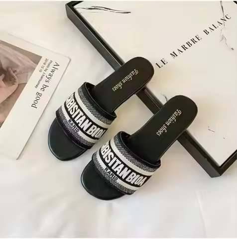 Luxury Design Summer Classic Simple Sandals Ladies Wear Fashion Ins Tide Beach Non-slip Flip-flops S