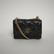 CHANEL 黑色羊皮31開琺瑯扣雙C琺瑯扣鏈條22Pminiwoc15雙C鏈條雙C鏈條肩背包