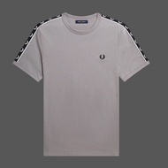 เสื้อยืดแขนสั้นสำหรับผู้ชาย FRED PERRY 23เสื้อยืดลำลองทรงชุดชิ้นเดียวคอกลมโลโก้สายฝ้ายแท้ปักลายข้าวสาลีหูสำหรับฤดูร้อนนำเข้าใหม่