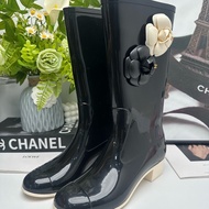Chanel 香奈兒 黑白山茶花中跟雨靴雨鞋 36碼 海報款 成色非常新 很難得 山茶花款