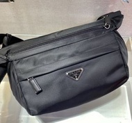 全新真品 PRADA  經典尼龍腰包 斜背包 記者包 型號2VH994 黑色經典款 雙釦式腰包 斜背包 側背包