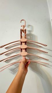 掠衫衣架（紅白各一）$20/1個，$35/2個