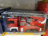 BRUDER 1:16消防車