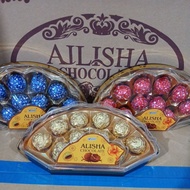 Wholesale BOX OF 24 FAN-SHAPED CHOCOLATE BOXES OF 10 PILLS, 3 COLORS, BLUE, RED, YELLOW.