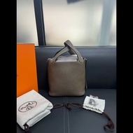 Hermes picotin18
大象灰銀扣 菜籃子