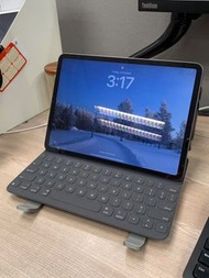 Apple 11-inch ipad Pro 256GB (wifi) with keyboard