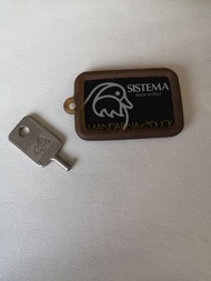 Mandarina duck 改鎖匙n M duck牌。