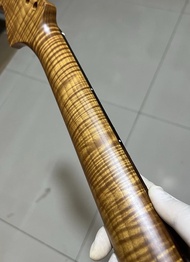 เปลวไฟเมเปิ้ลคั่ว4a S 22frets คอกีตาร์ไฟฟ้ากีตาร์อุปกรณ์ชิงชัน