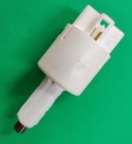 +สวิทซ์ไฟเบรค TOYOTA VIGO SWITCH STOP LAMP ของแท้ มือ1