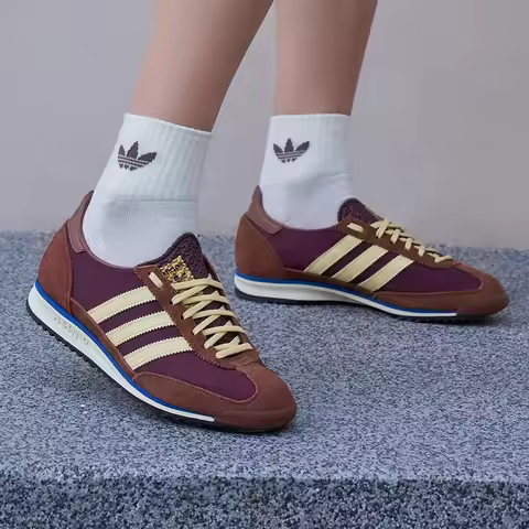 Adidas genuine Women's Lightweight and Durable Low-top Casual Shoes IE3425