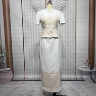 Ananya ชุดเซทผ้าไทยสีขาว set 2ชิ้น เสื้อแขนสั้นทรงจิตรลดา +กระโปรงสำเร็จ งานซิปหลัง ลายไทย ใส่ทำบุญ ต้องชุดนี้เท่านั้น