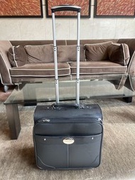 二手系列：95% 新 Sun Hope 小型兩輪斜拉行李箱；95% new Sun Hope small size 2-wheel luggage / documents and notebook l