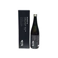 Asahi Shuzo Kubota Junmai Daiginjo Sake (720ml)