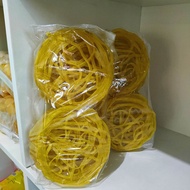Kerupuk mie kuning mentah atau kerupuk mie  khas Bogor/ukuran besar