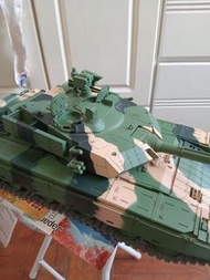 1/16 恆龍遙控坦克車，2.4g TK6.0版本99A，無义電和遙器遺失，引導輪、驅動輪和履帶是金屬，路輪是塑膠，見乜有乜(零件車）1/16 heng long 99A rc tank。.