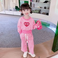 WANDER เสื้อเด็กหญิง กางเกงวอมเด็ก ดีไซน์ลายทางแฟชั่นเกาหลี ชุดเสื้อทรงหลวมผ้าฝ้าย + กางเกงกีฬาสําหรับเด็กผู้หญิง23830