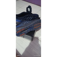 Second hand shoes size 45