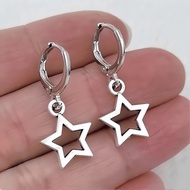Fashion Creative Star Earrings Female Unique Simple Hollow Five-pointed Star Earrings 61r19