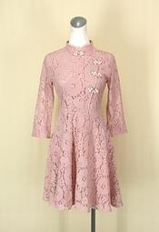 貞新 neshang 粉色雕花立領盤釦長袖蕾絲棉質旗袍洋裝S號(36708)