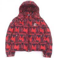 狀況極佳 □ MONCLER FRIOLAND 標誌橡膠貼片，全身標誌印花連帽羽絨服，RED/黑色，2 碼，正品，男款。