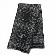 狀況極佳 △CHANEL 羊絨羊毛絲綢混紡 Coco Mark 斜紋軟呢長圍巾，黑色/灰色，意大利製造，女士款。