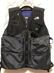 限量版The north face 鈎魚、打獵、射擊、健行背心，多袋型，內側兩面有彈性口袋，後背支撐硬式保護海綿至上肩,防紫外線排汗功能布，M,胸60（有調整帶），長69公分