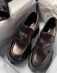 PRADA 黑色厚底樂福鞋