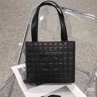 Chanel • 黑金冰格大Logo羊皮托特包