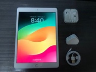Sliver - Full set 99% new iPad 8 128gb WiFi only one month warranty