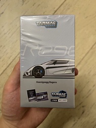 Tarmac Koenigsegg Regera with trading card