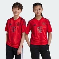 adidas ฟุตบอล เสื้อฟุตบอลชุดเหย้า FC Bayern 24/25 สำหรับเด็ก เด็ก สีแดง IT2249