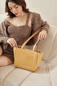 Amelia Vegan Leather Tote Bag กระเป๋าหนังวีแก้น สีวานิลลา กระเป๋าถือ กระเป๋าผู้หญิง กระเป๋าผู้หญิง ก